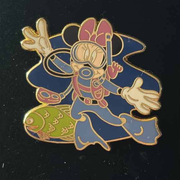 Scuba Diving Minnie Mouse Disney Pin Lanyard Series - Picture 2 of 4